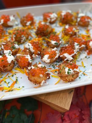 October 25, 2022 - This week's tablehopper: hit the town.