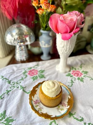 November 22, 2022 - This week's tablehopper: hello, pumpkin!