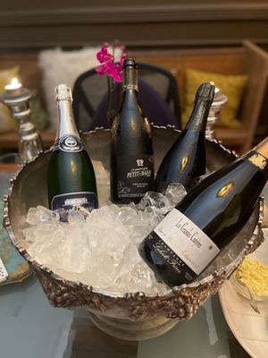 This week's tablehopper: rain and shine.