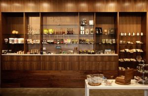 Tidbits: Cannabis Edibles at Harvest, Pak Nam Thai, Paprikas, and Closures