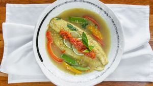 New Openings Include Karaweik Burmese Cuisine, Thep Eatery, Bac Lieu, and More