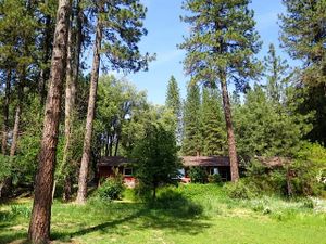 Château du Sureau and Yosemite, California
