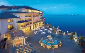 Luxury Getaway Giveaway: Win two US Airways gift cards and a $500 American Express gift card.