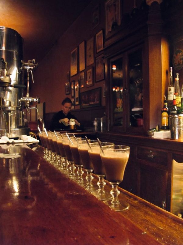 This week’s tablehopper: cash only.