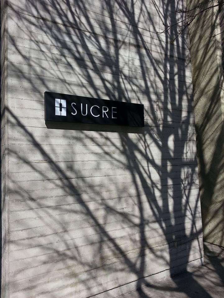 2-sucre-sign.jpg
