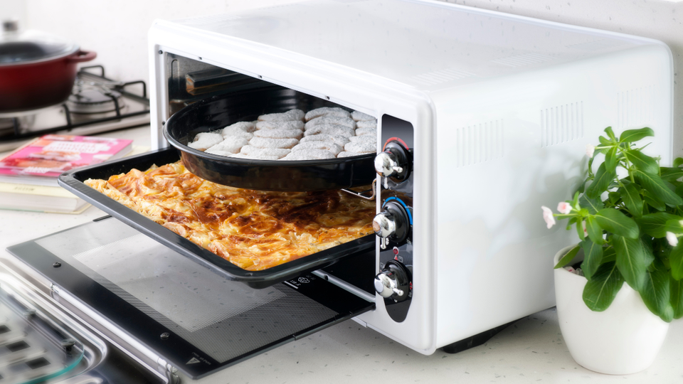 Make Your Kitchen Life Easy With the Best Steam Ovens of 2023!