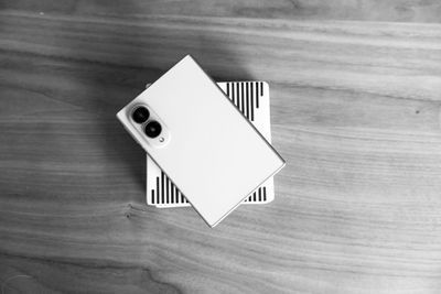This phone folds. It folds!