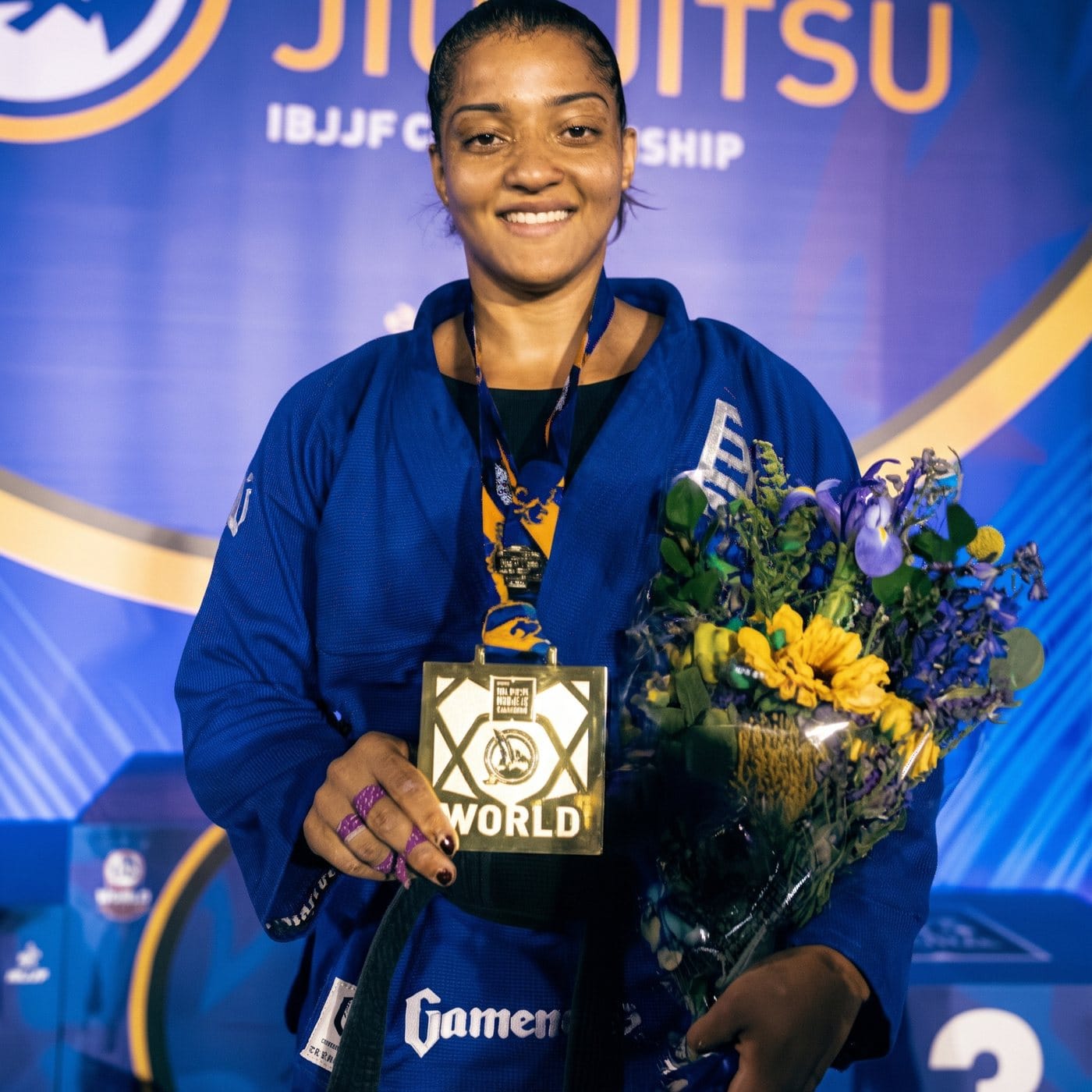 Larissa Dias with her World Championship medal