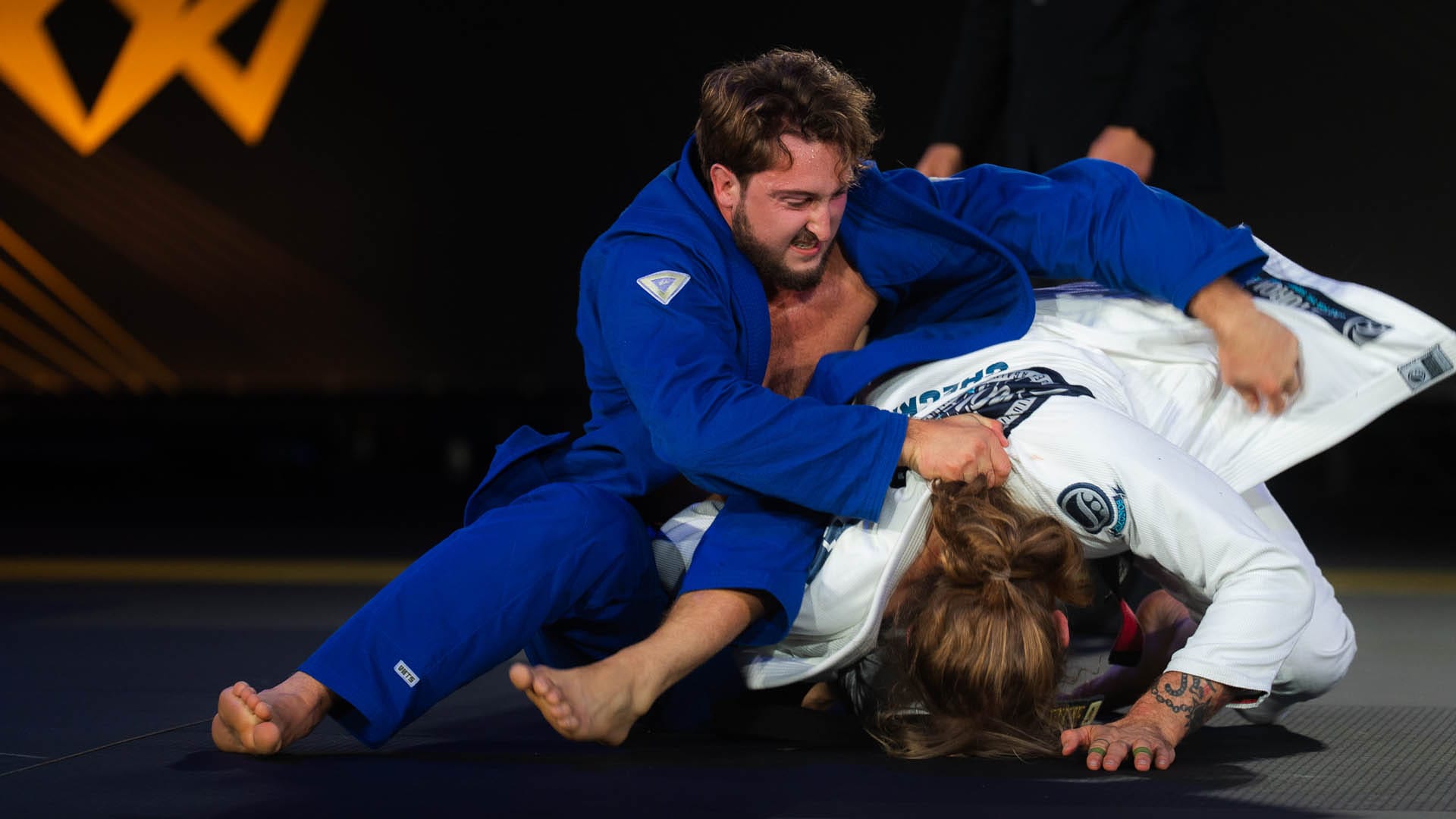 Nolan Stuart on top in the 2025 Crown heavyweight final