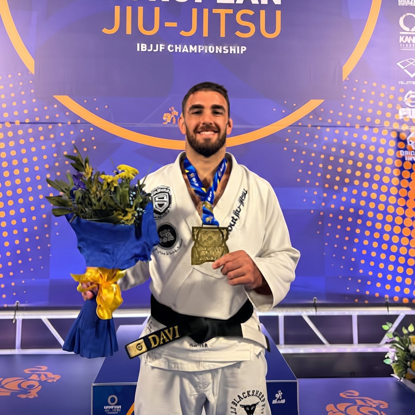 Vinicius Liberati with his European Championship medal