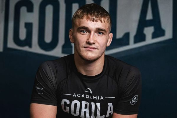 Pawel Jaworski in an Academia Gorila rash guard