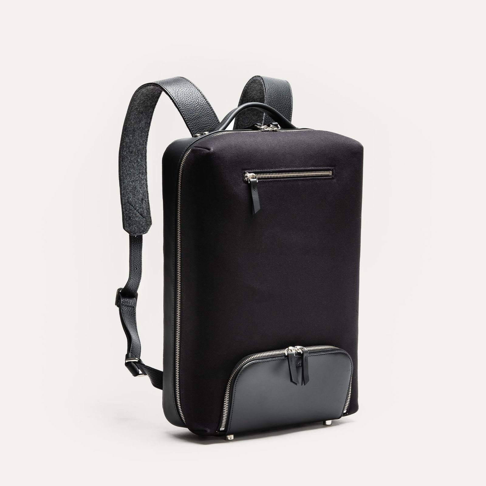 Lundi Paris: Introducing the Rubens Khaki One-Day Backpack