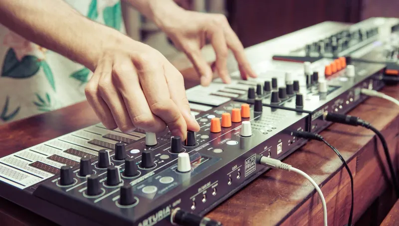 The Best Synthesizers for Beginners: 5 Keyboards Worth Learning On