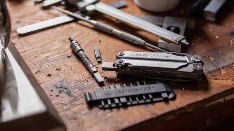 Best Everyday Carry Gifts 2026: Knives, Multitools, Wallets, Lights and Watches