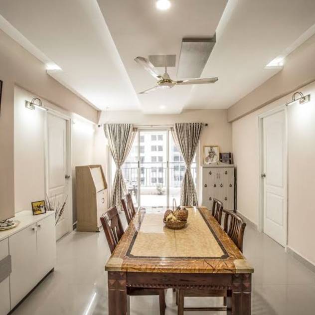 Ezhilagam : Modern dining room by Spacestudiochennai