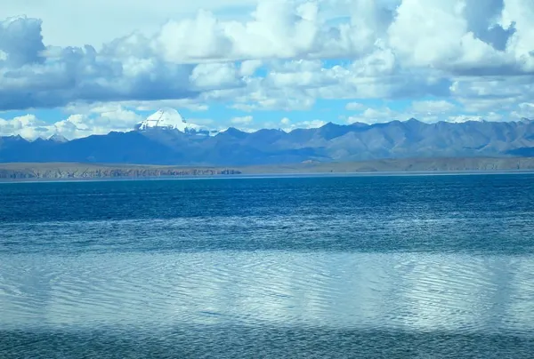 Is Lake Mansarovar the Playground of Alien Forms?