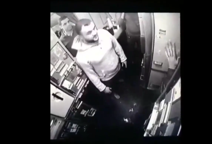 Nauseatingly entitled display of namaz and barbarism by a Muslim on French flight