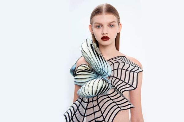 Check out these distorted 3D drawings that you can wear on your person