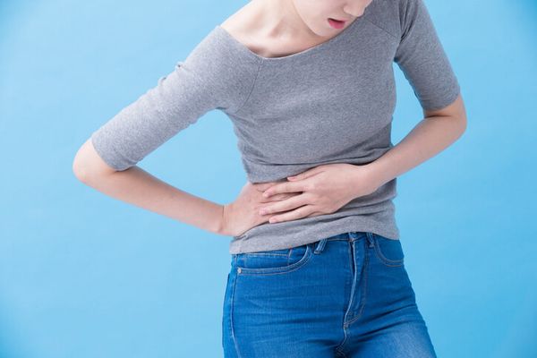 Qual é a causa de problemas nos túbulos renais?