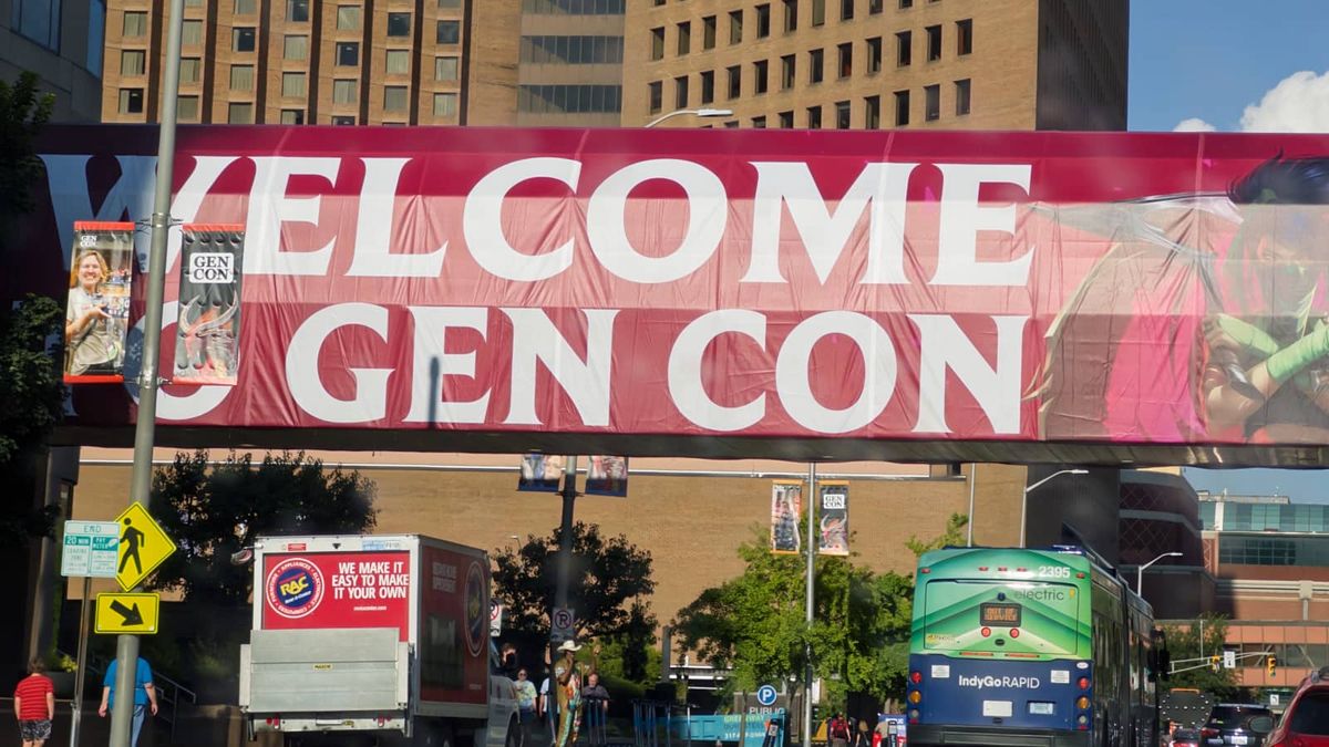 A huge banner outside the convention center welcomes Gen Con attendees.