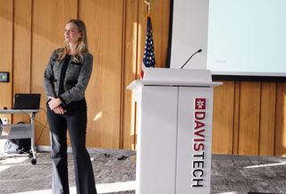 Labor, Inflation, and Policy: The Economic Outlook Amid AI Growth and Political Change