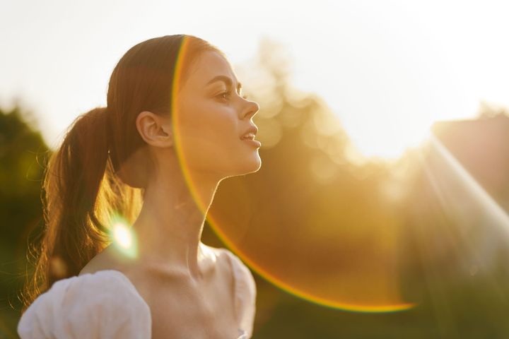 The Digital Sunset: How I protect my 'glow' in a world full of blue light.
