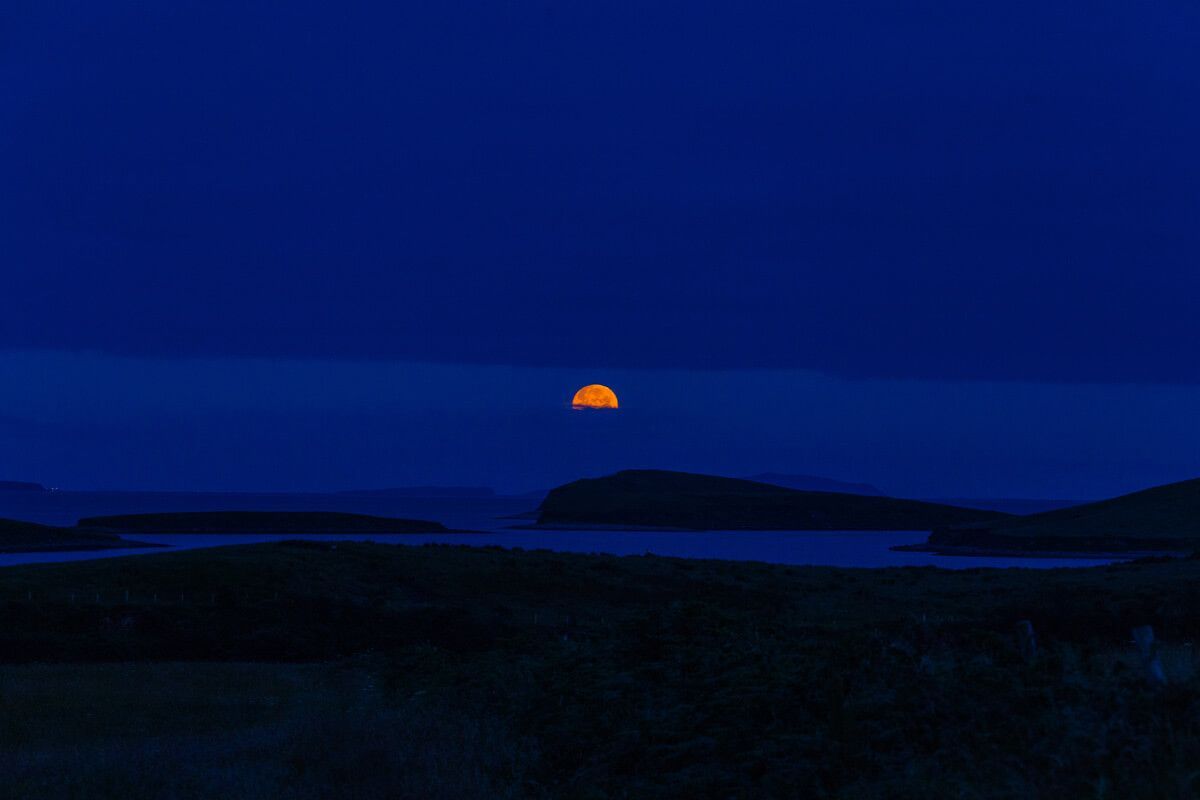Vieille lune et éclaircie à l’horizon