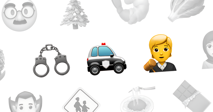 Au centre de l'image, trois emojis en couleur représentant des menottes, une voiture de police et une juge se détachent sur un arrière-plan composé de divers autres emojis en noir et blanc.
