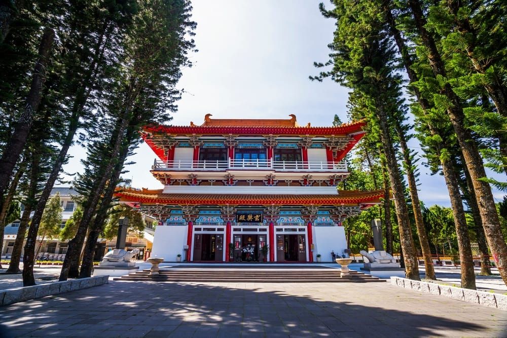 จัดทริปวัดเสวียนจั้ง ทะเลสาบสุริยันจันทรา (Xuanzang Temple) 1 วัน: พุทธสถาน พิพิธภัณฑ์ และย่านใกล้เคียง