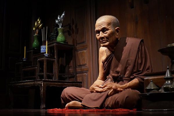 หลวงปู่ทวด วัดช้างให้ คือใคร? ประวัติ ฉายา วัด และเหตุใดจึงเป็นที่เคารพ