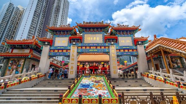 วัดหว่องไท่ซิน (Wong Tai Sin Temple) คือที่ไหน? ประวัติ ความสำคัญ และเหตุผลที่ควรไปเยือนสักครั้ง