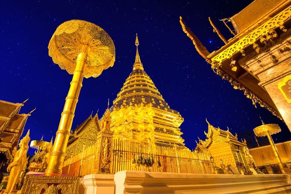 เที่ยววัดพระธาตุดอยสุเทพ จังหวัดเชียงใหม่: จุดเด่นและสิ่งที่ไม่ควรพลาดภายในสถานที่