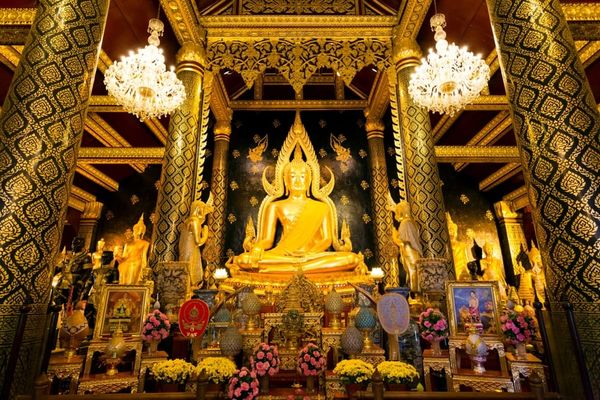 สิ่งสำคัญภายในวัดพระศรีรัตนมหาธาตุวรมหาวิหาร (วัดใหญ่) จังหวัดพิษณุโลก: พระประธาน พระธาตุ จิตรกรรม และโบราณวัตถุ