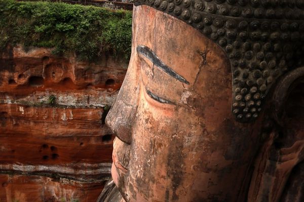 คู่มือเรียนรู้พระใหญ่เล่อซาน (Leshan Giant Buddha) สำหรับนักเรียนและผู้เริ่มต้น: คำศัพท์และคำถามชวนสังเกต
