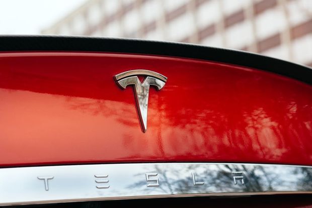Tesla Autopilot, dangerous or a life saver?