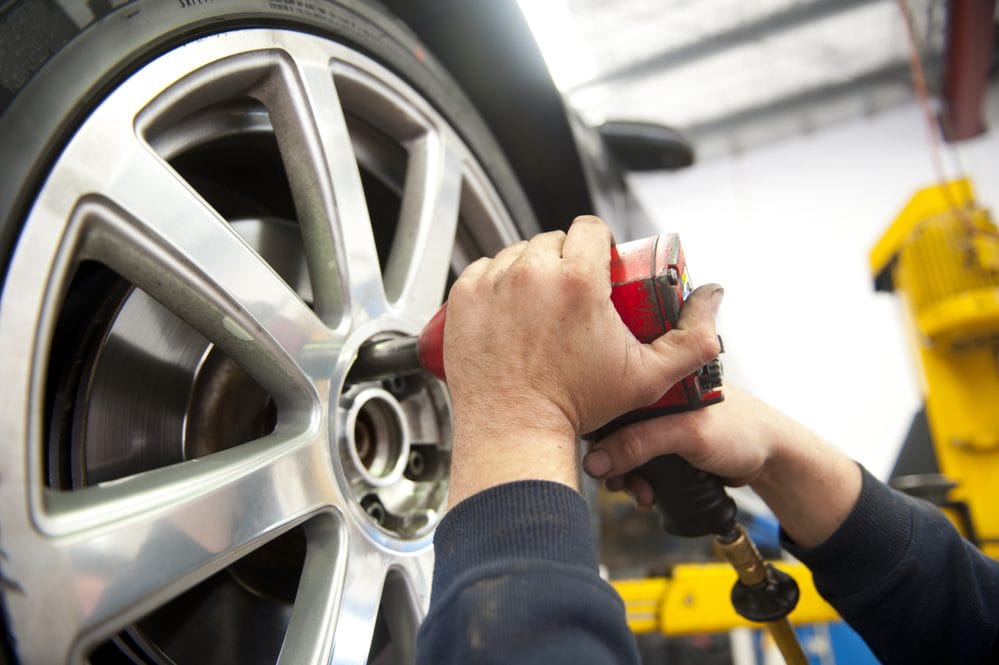 Wheel change using a pneumatic tool