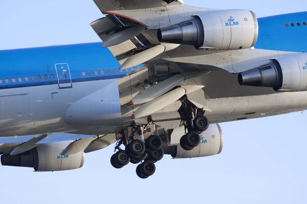 Boeing 747 Landing Gear deploying