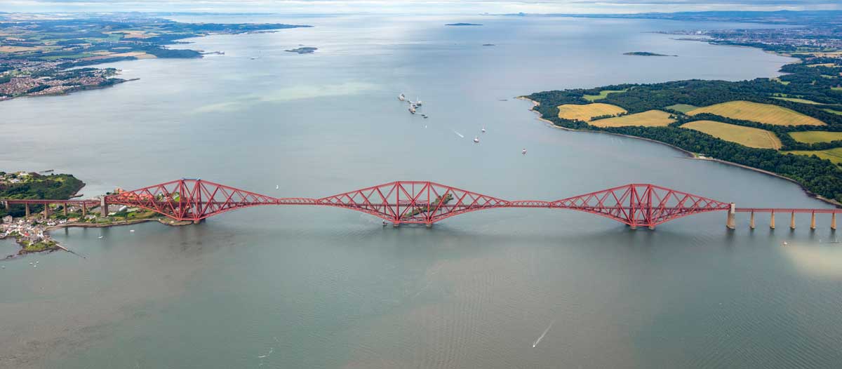 Cantilever bridge: Forth Bridge, Scotland