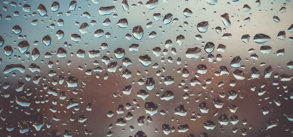 Solar Powered System Extracts Drinking Water From Dry Air: rain drops on glass