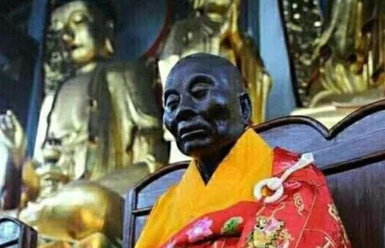 Towering, Towering: The Death Gatha of the Sixth Ancestor