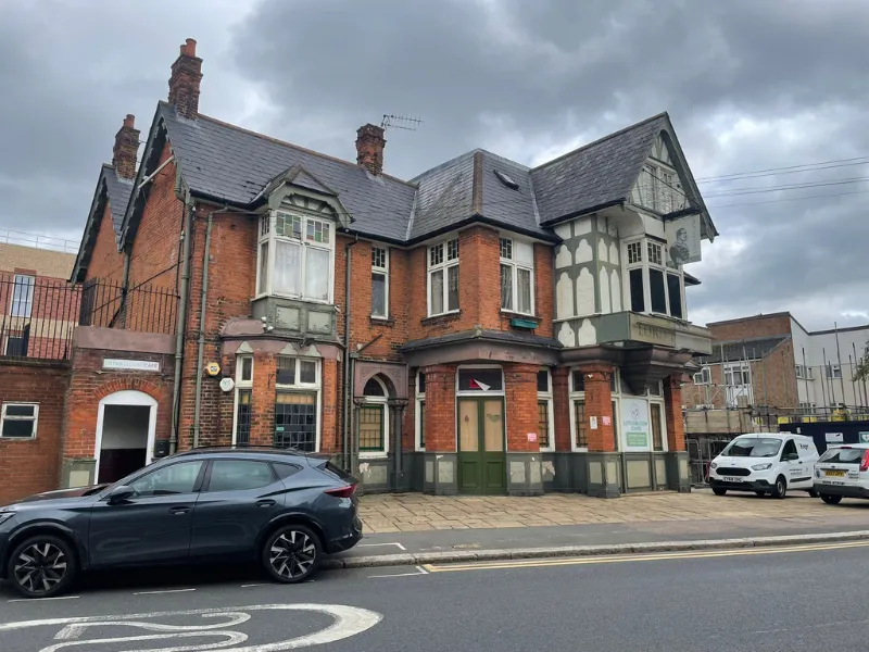 The illicit Buddhist temple in Walthamstow's druggiest pub