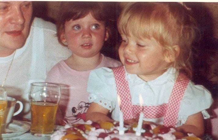 ma cousine et moi à 2 ans