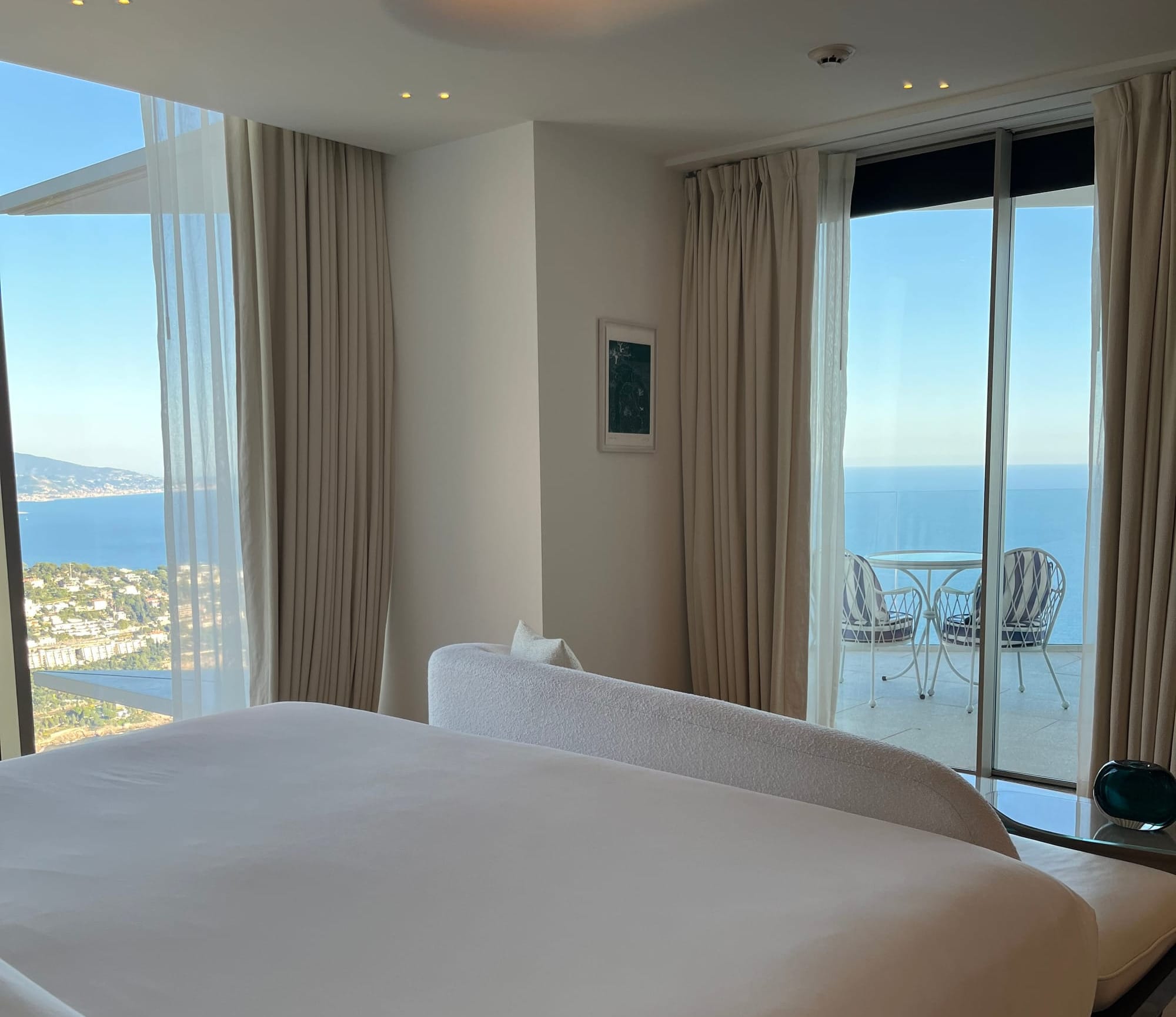 La vue incroyable depuis les chambres au Maybourne Riviera