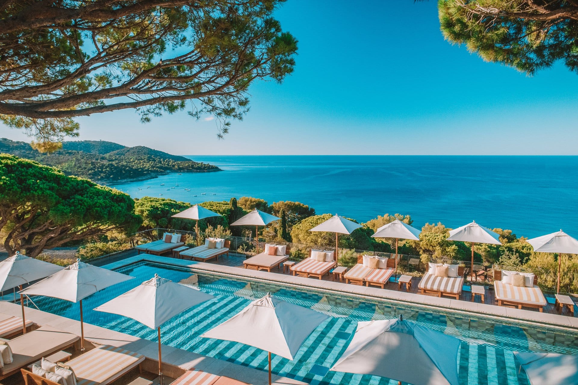 La vue depuis Lily of the Valley sur la Méditerranée et le Cap Lardier