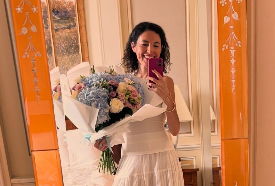 Le Monde selon Victoire is now Querido Rockstar, among the leading luxury travel agencies in the world. Victoire Spoerry celebrated with flowers
