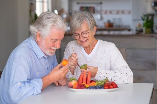 How seniors can maintain a healthy diet