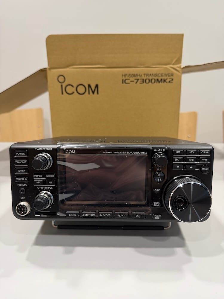 Icom IC-7300MK2 unboxing