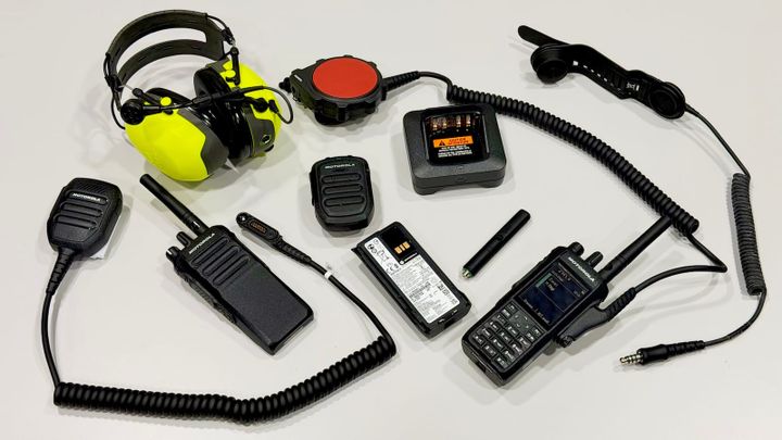 Motorola MOTOTRBO R7 monofonit, akut, antennit, headsetit ja muut lisätarvikkeet