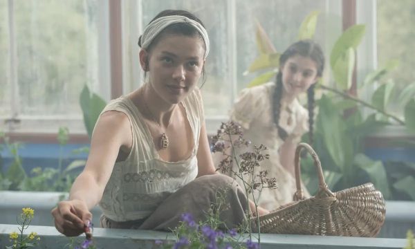 'The Beguiled' meets '10 Cloverfield Lane' in Kelsey Egan's 'Glasshouse'