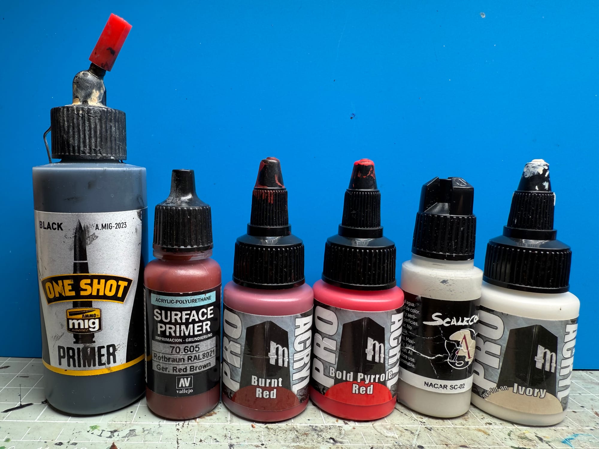 Paints used: black primer, German Red Brown, Burnt Red, Bold Pyrrole Red, Nacar and Ivory.